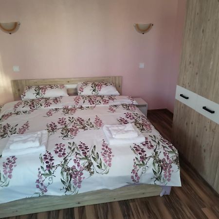 Guest Rooms Mihaylovi Pavel Banya Luaran gambar