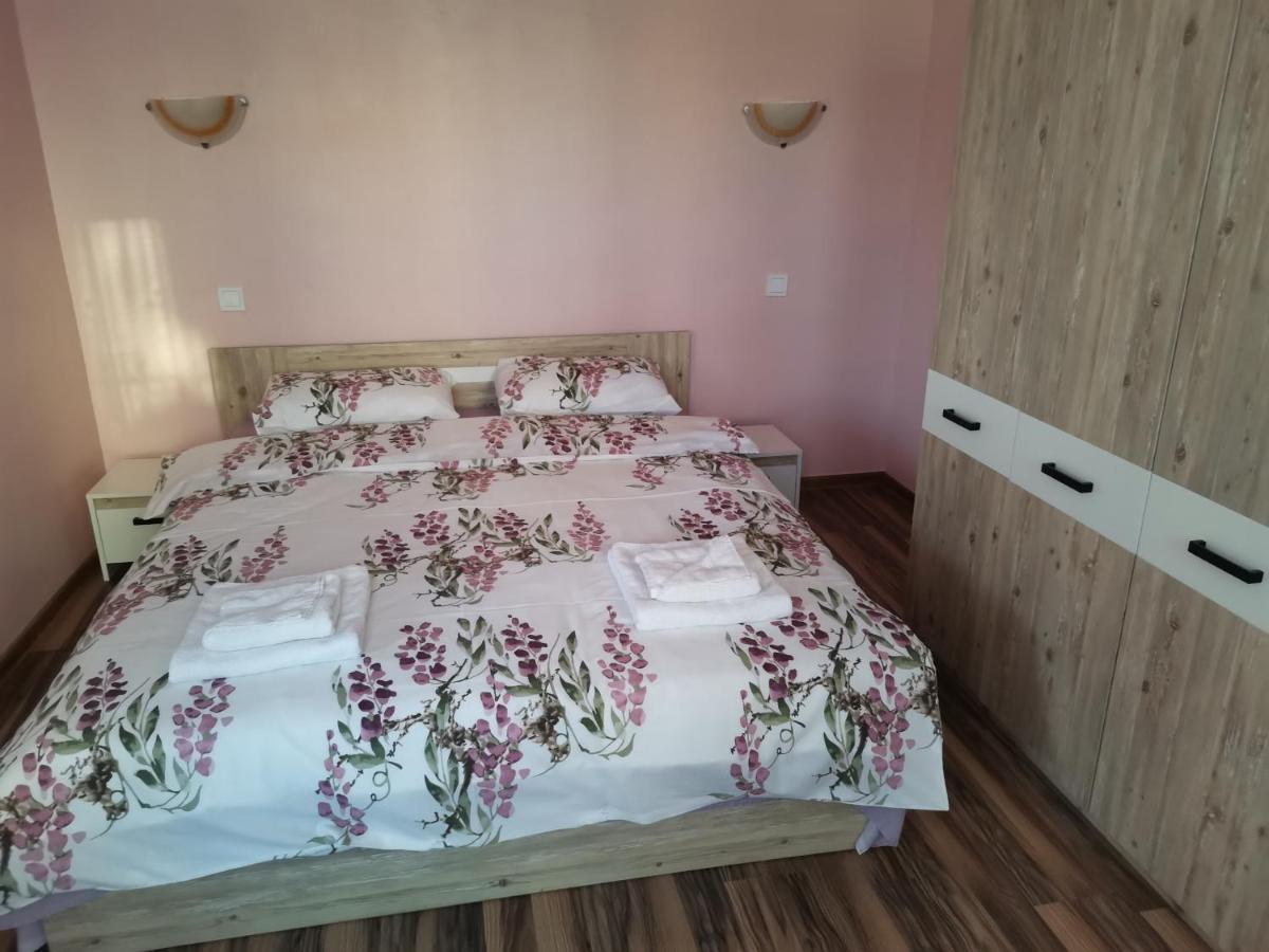 Guest Rooms Mihaylovi Pavel Banya Luaran gambar