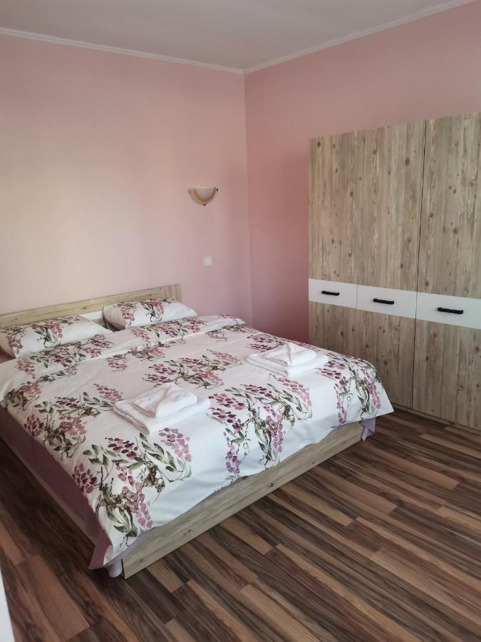 Guest Rooms Mihaylovi Pavel Banya Luaran gambar